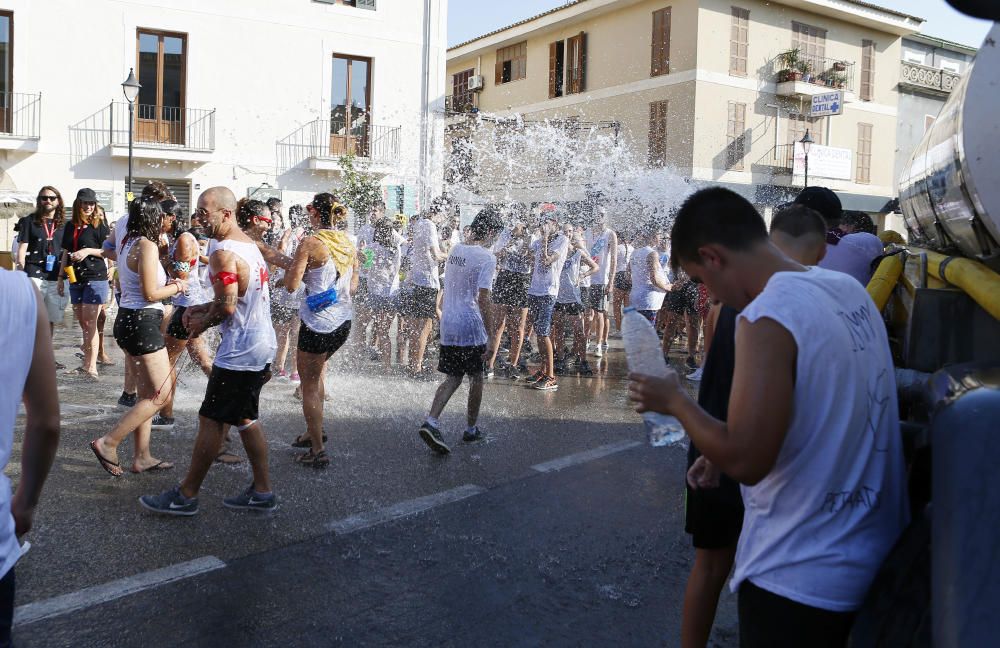 Las 'colles' llenan de color Santa Maria