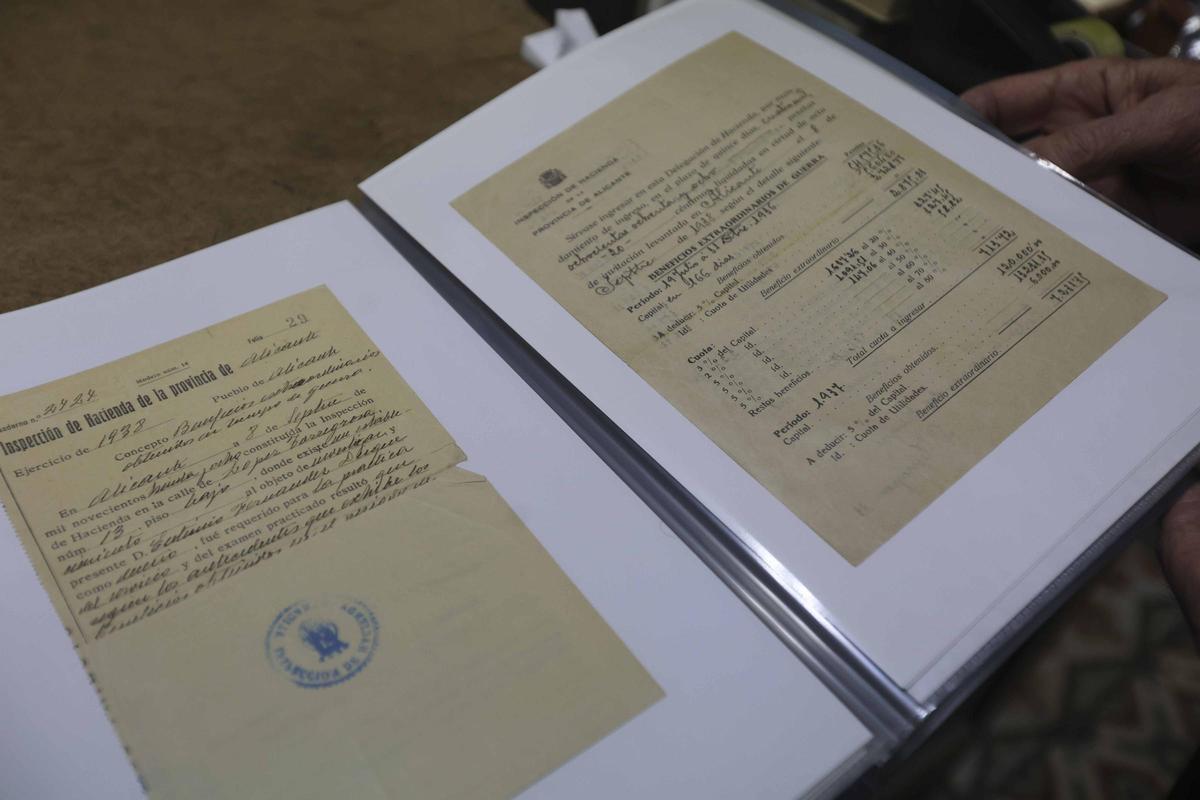 La despedida de Eutimio, una papelería con casi un siglo de vida en Alicante La despedida de Eutimio, una papelería con casi un siglo de vida en Alicante