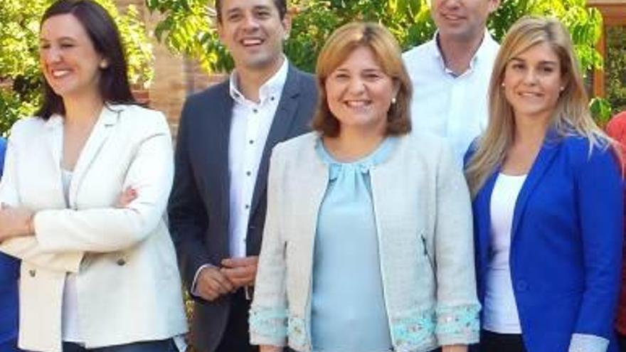 Bonig, junto a los alicantinos José Juan Zaplana y Eva Ortiz, ayer.