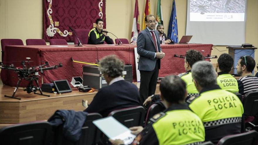 Toman declaración a policías dentro de la investigación por el robo de la pistola en Cáceres