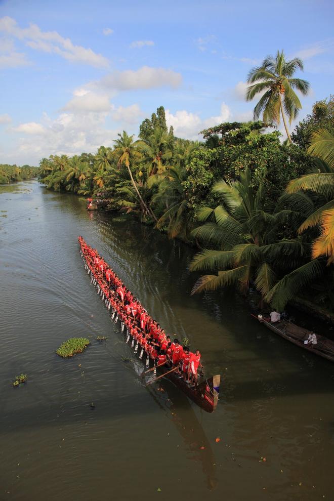 Regata barcos serpiente Kerala