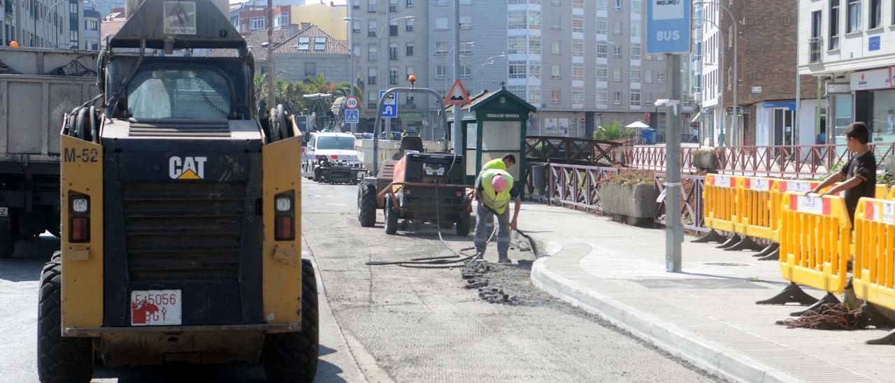 Obras del futuro carril-bici de Rodrigo de Mendoza, en Vilagarcía