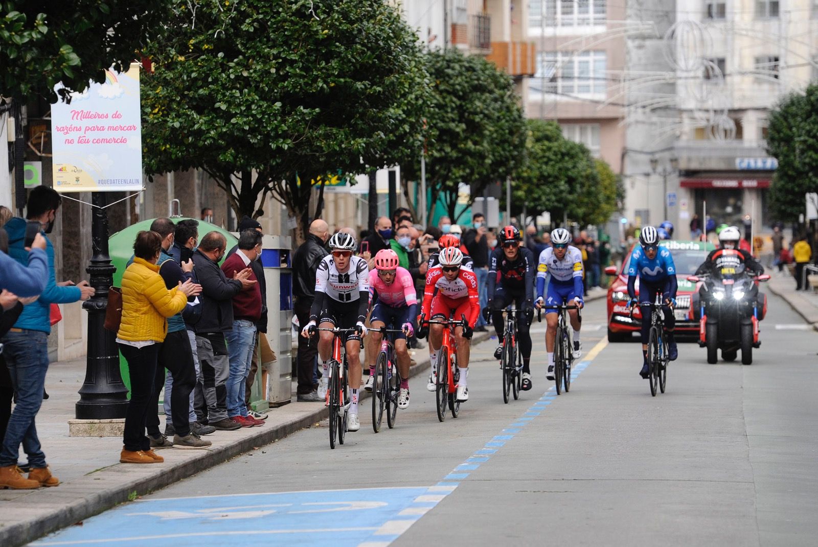 La serpiente multicolor de la Vuelta a España, a su paso por Galicia