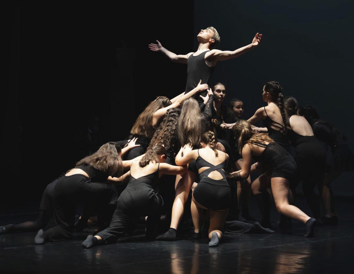 La escuela de danza emociona con su ‘Viaxe á antiga Grecia’