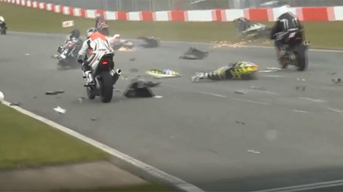 Susto en la ThundersportGB: El brutal accidente en Donington