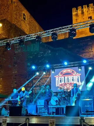 Escenario AMEX supera su primera noche en Cáceres con 600 asistentes: tu próxima banda favorita podría estar en el cartel