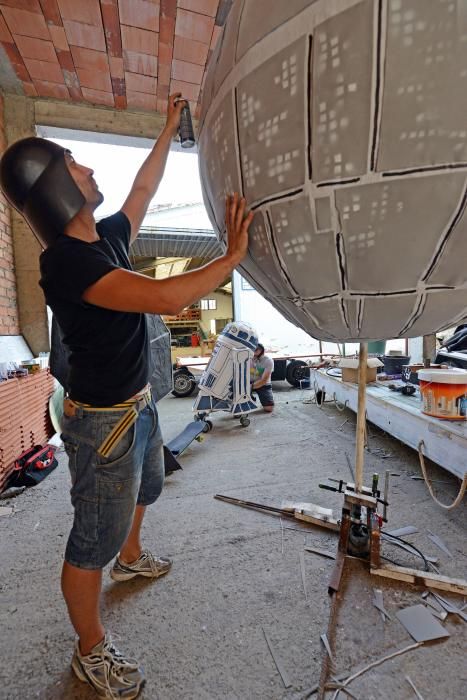 Preparación de embarcaciones del descenso floklórico de Laviana