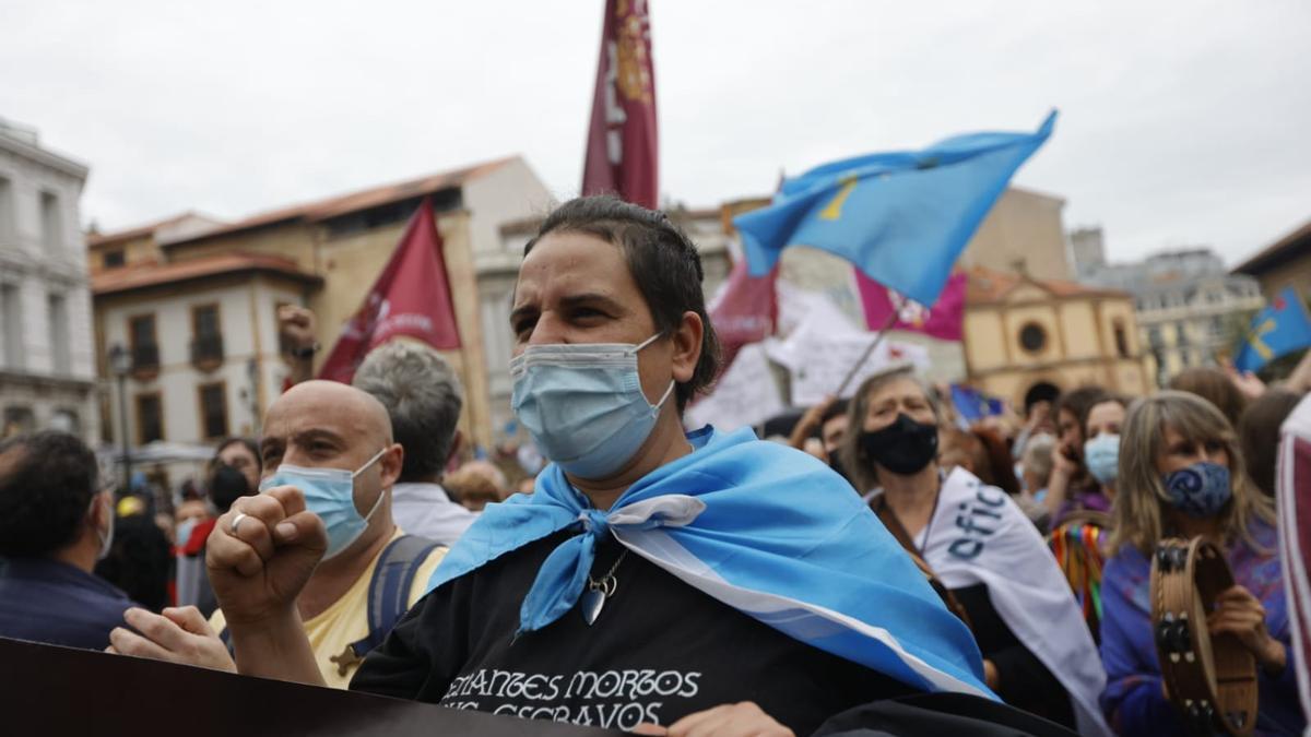 Los partidarios de la cooficialidad del asturiano se manifiestan en Oviedo