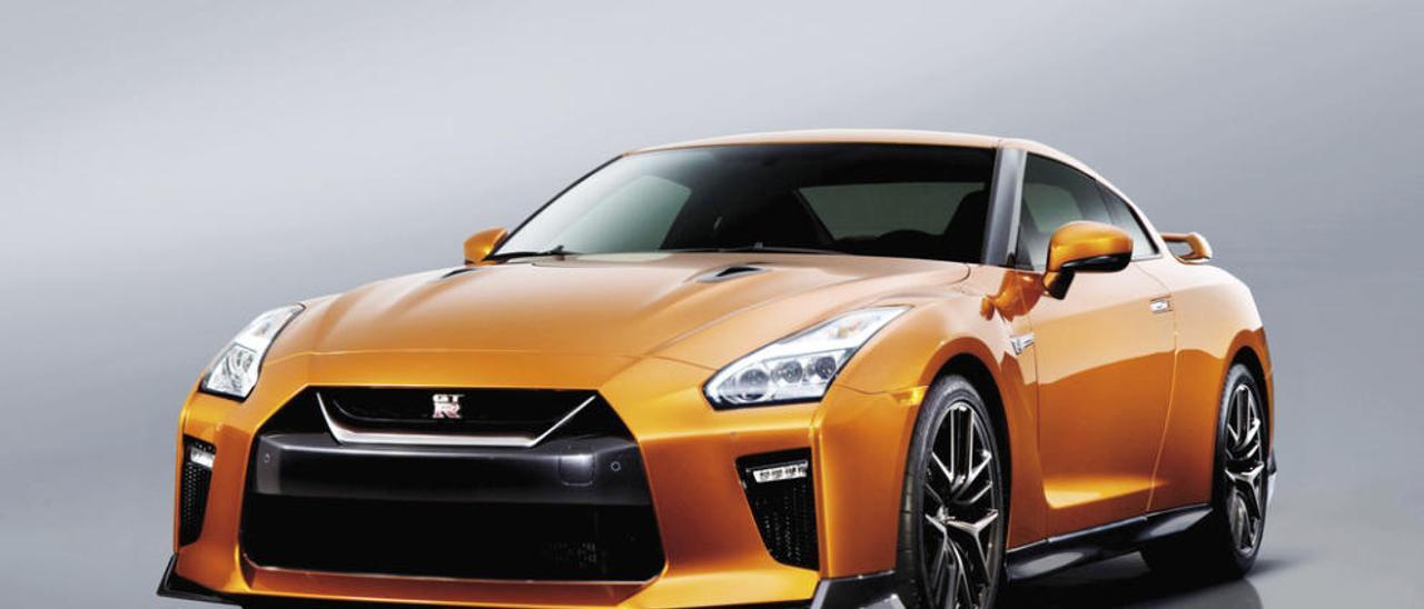 El nuevo GT-R presenta un nuevo estilo y más potencia. // FdV