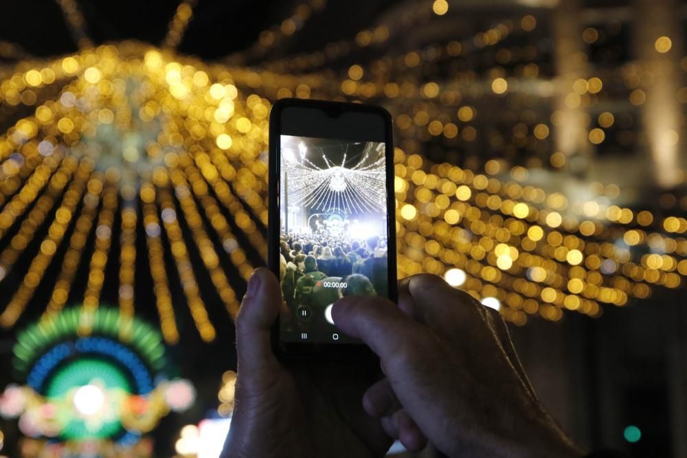 Ya es Navidad en Vigo: 10 milllones de luces para marcar una historia. // A. Villar | J. Lores | J. Álvarez | C. Delgado | M. Romero