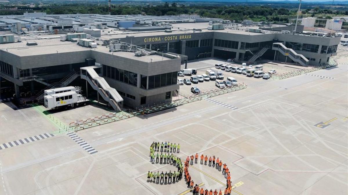 Celebración de los trabajadores por el 50 aniversario del aeropuerto de Girona .