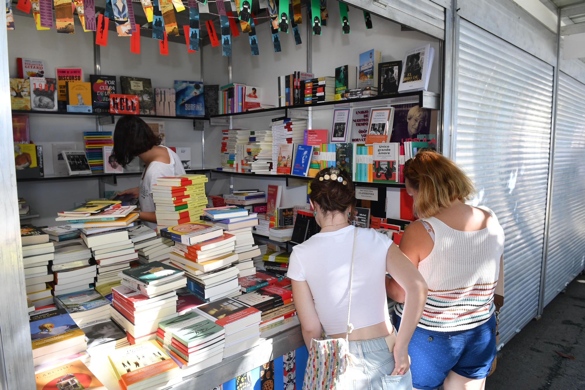 La Feria del Libro de A Coruña se instala en los jardines de Méndez Núñez