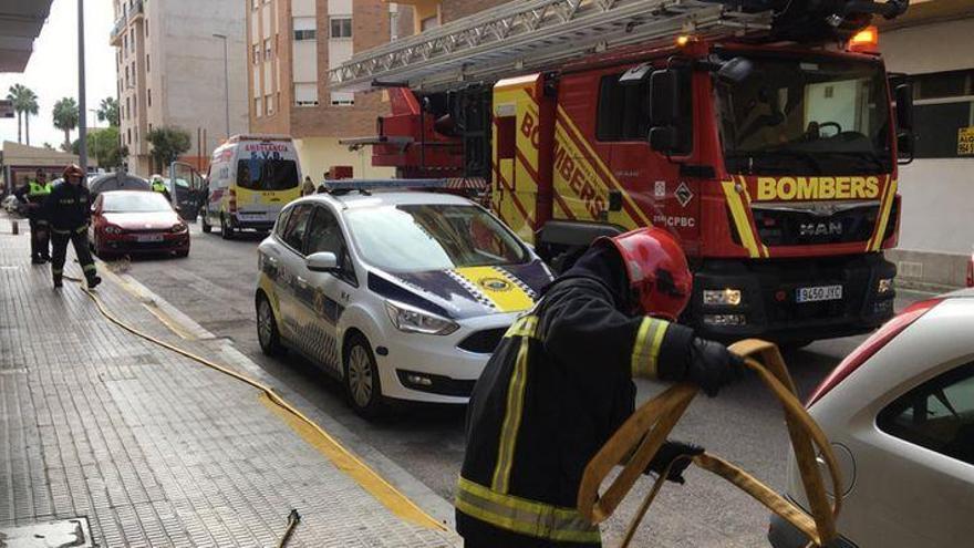 Extinguido un incendio en un edificio de Burriana a causa de un escape de gas