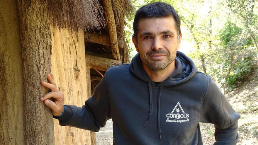 Jesús Ruiz, professor de l’IE Barnola, a les coves del Toll | QUERALT CASALS