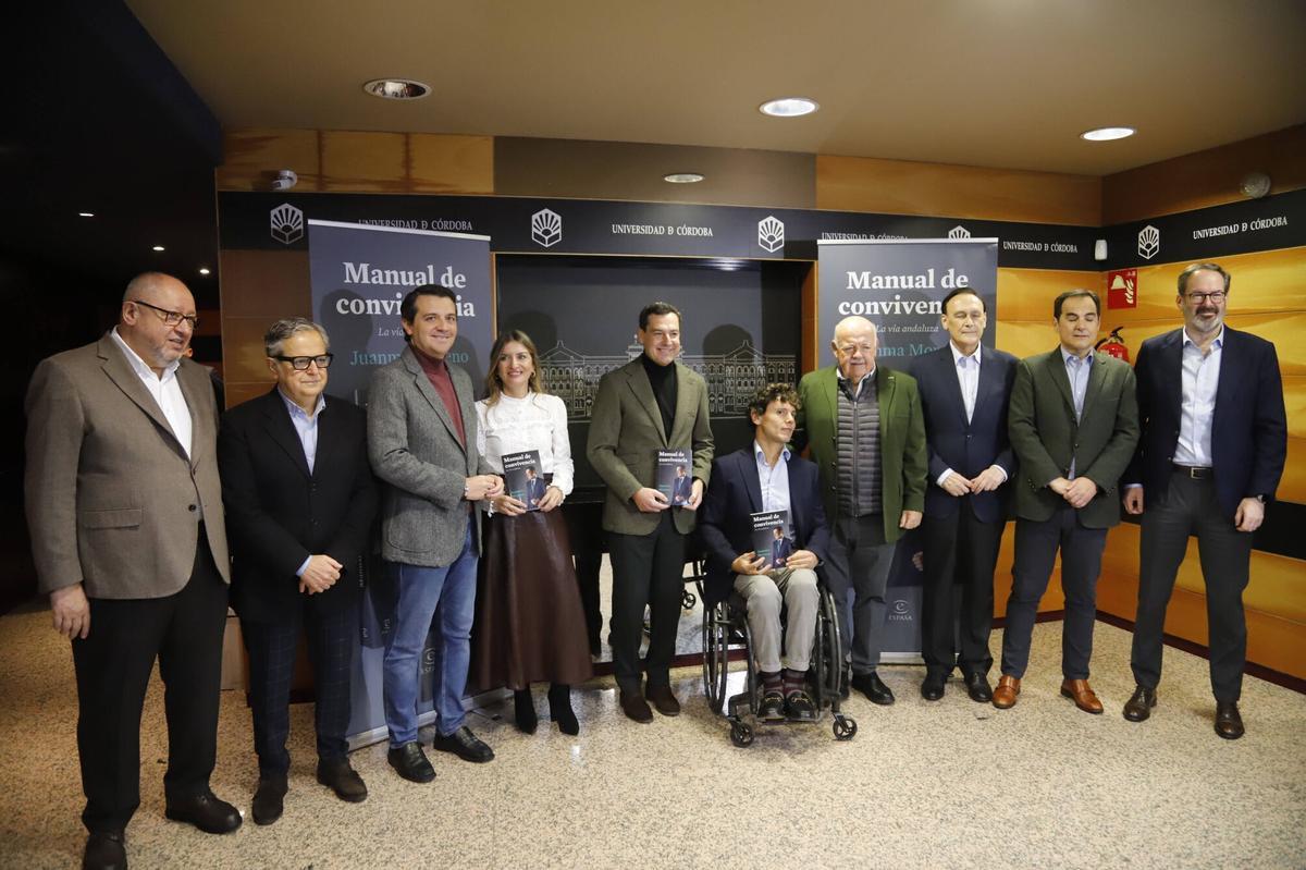 La presentación del libro de Juanma Moreno, en imágenes