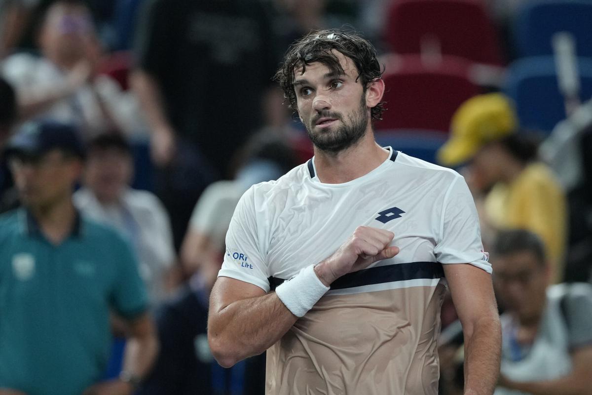 Valentin Vacherot, ante Novak Djokovic en Shanghai