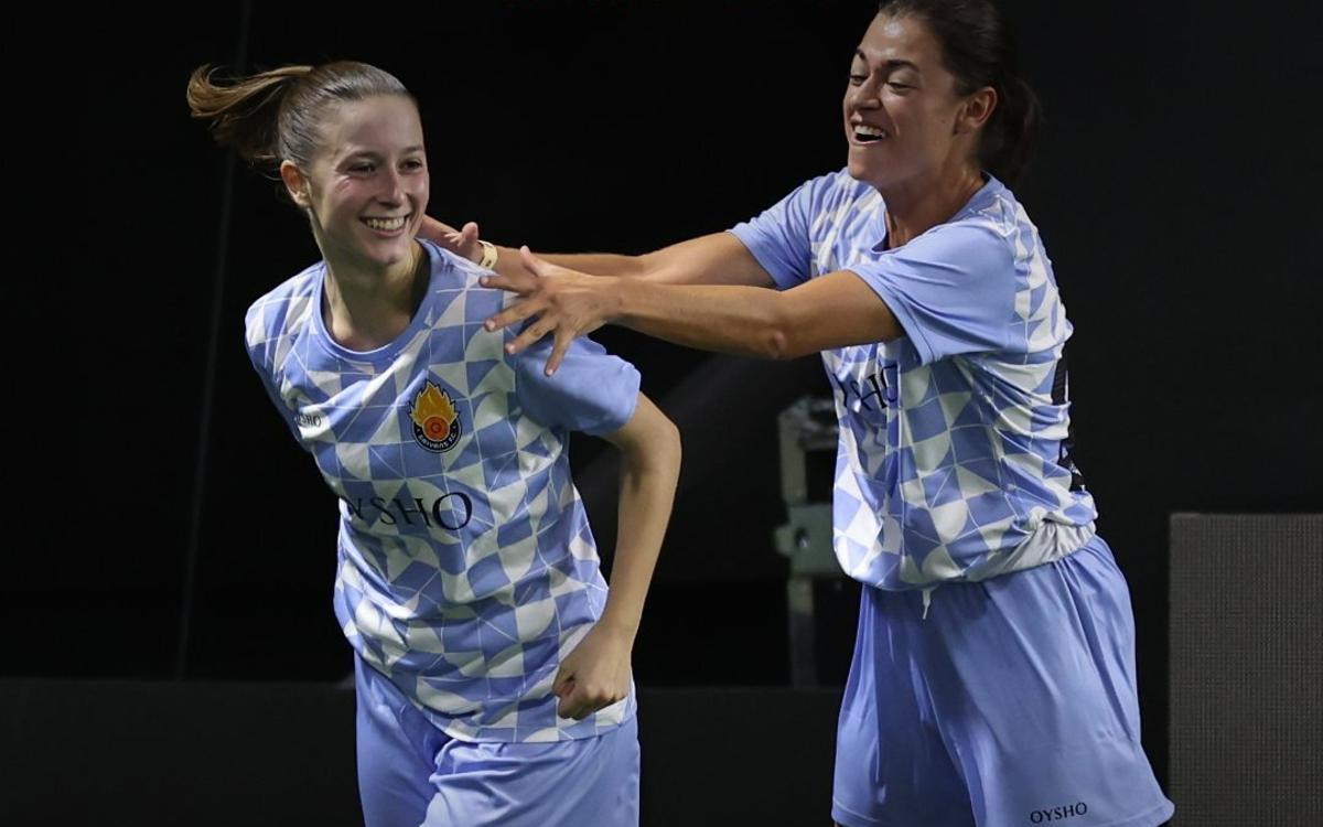 Las futbolistas de Saiyans celebrando el gol del empate ante Troncas