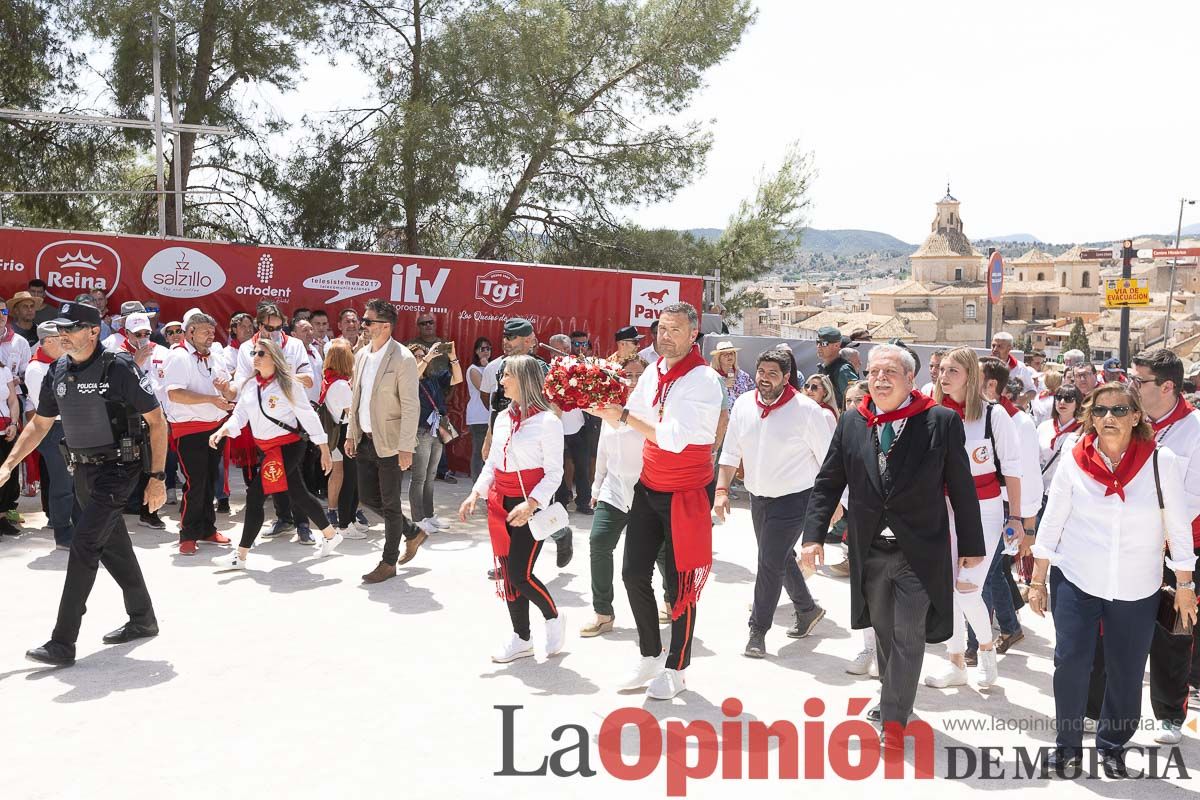 Bandeja de flores y ritual de la bendición del vino en las Fiestas de Caravaca