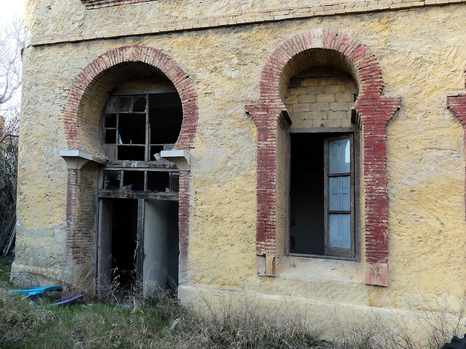 La plaça de Braus de Figueres totalment abandonada