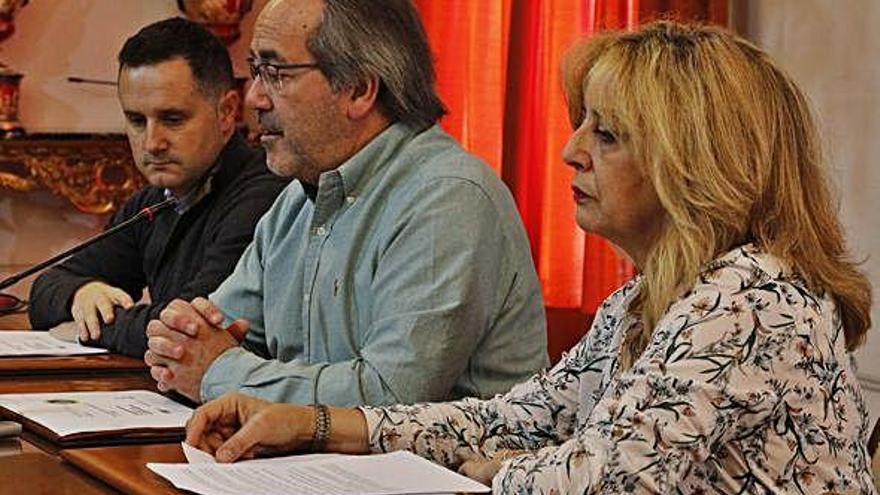 Nicolás Esmorís, Francisco Guarido e Inmaculada Lucas durante la presentación del proyecto.