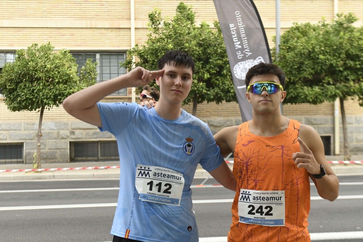 La carrera y marcha Solidaria Asteamur, en imágenes