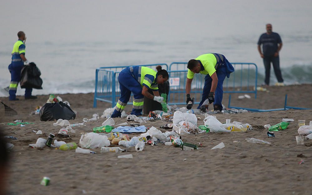 Así amanecen las playas malagueñas después de la noche de San Juan