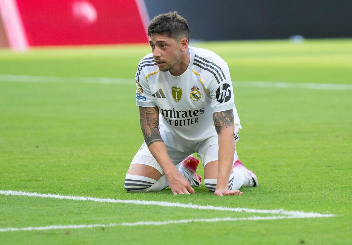 18 June 2025, US, Miami: Real Madrid's Federico Valverde sits on the pitch after missing a penalty during the FIFA Club World Cup Group H soccer match between Real Madrid and Al-Hilal at Hard Rock Stadium. Photo: Sven Hoppe/dpa 18/06/2025 ONLY FOR USE IN SPAIN. Sven Hoppe/dpa;soccer;sports;football;FIFA Club World Cup - Real Madrid vs Al-Hilal;