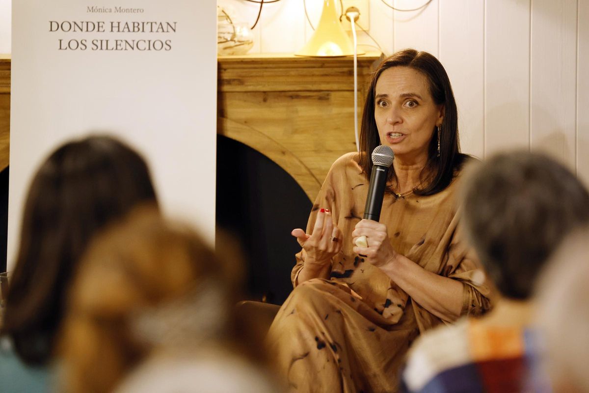 Mónica Montero, durante la presentación de su primera novela en La Tita Rivera en Vigo