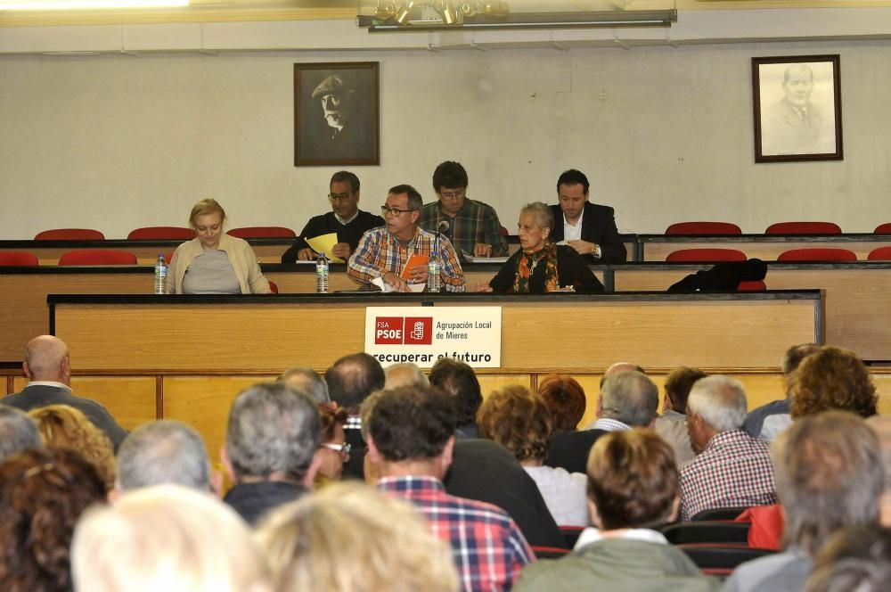 Asamblea del PSOE en la Casa del Pueblo de Mieres