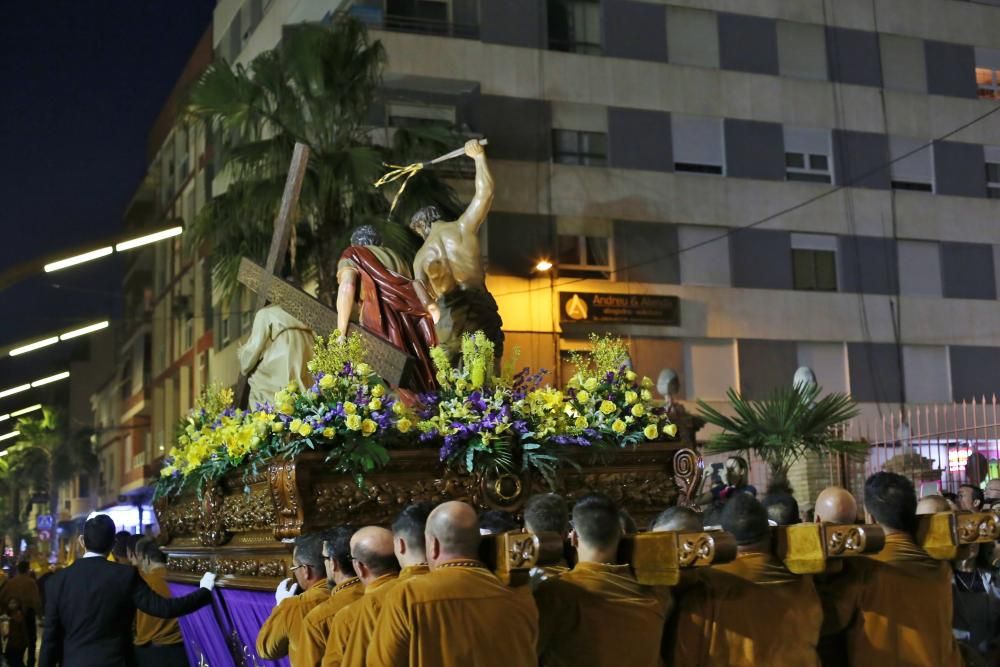 Procesión del Santo Entierro de Cristo en Torrevieja, Viernes Santo, con la participación de 18 imágenes y 154 cofradías