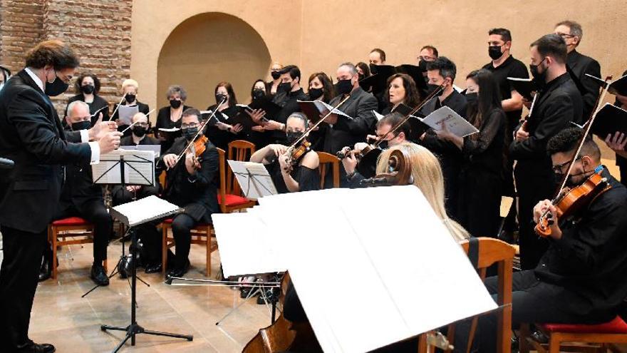 La Coral Sant Jaume y Supramúsica estrenaron ayer el espacio del coro de la basílica de Vila-real.