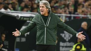 Manuel Pellegrini, durante un partido de Liga en La Cartuja
