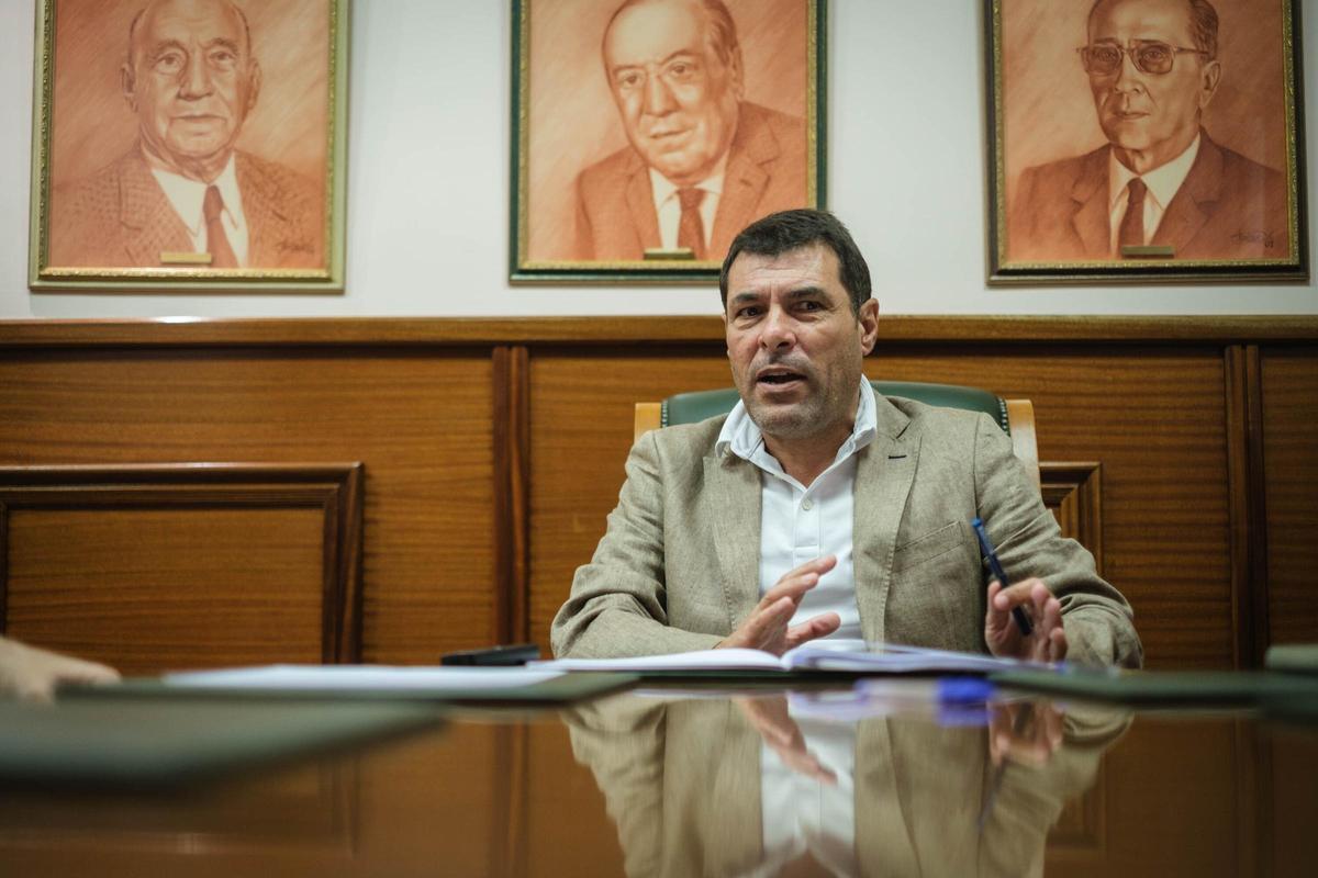 Alejandro Morales Mansito, en su despacho de la Federación Interinsular.