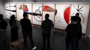 L’exposició presenta per primera vegada els vuit fragments murals de l’esbós original del ‘Mural del sol’, que Joan Miró va fer per a la seu de la Unesco a París.