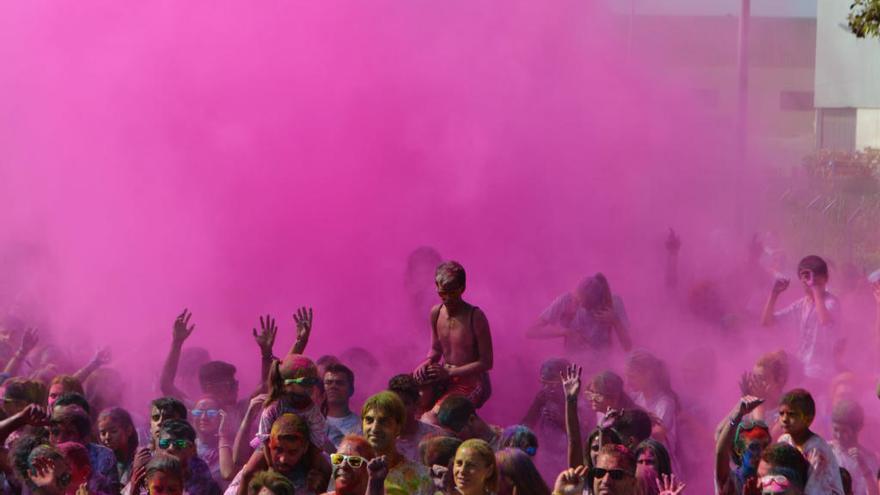 Los jóvenes de Quart apuestan por los &#039;correfocs&#039;, la Holi y el Carnestoltes Jove