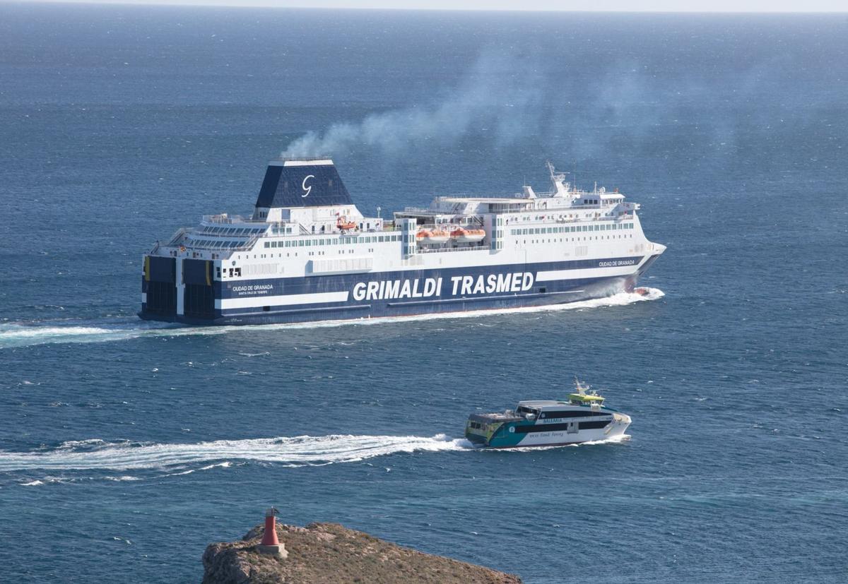 La Autoridad Portuaria se replantea el permiso del ferri hotel en Ibiza