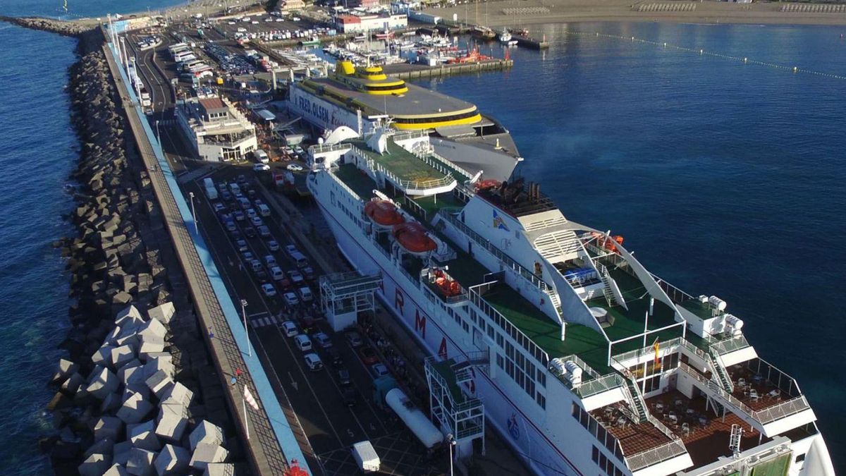 Panorámica aérea del Puerto de Los Cristianos.
