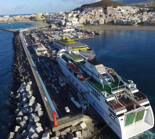 Rosa Dávila celebra que el Estado mejore «por fin» el Puerto de Los Cristianos