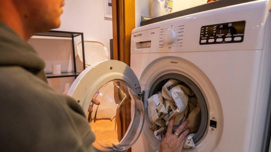 La Ley de Propiedad Horizontal lo advierte: poner la lavadora de noche puede costarte hasta 3.000 euros