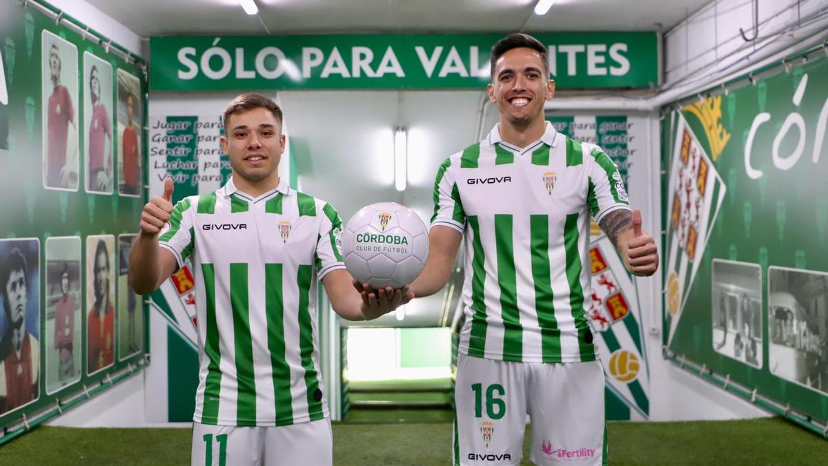 De izquierda a derecha: Álvaro Leiva y José Martinéz, en su presentación con el Córdoba CF.