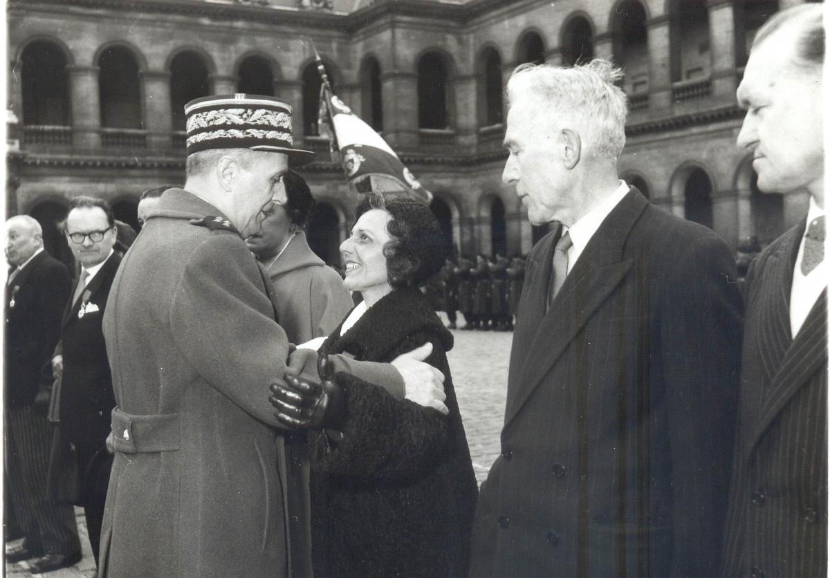 Cuevas junto al general Charles de Gaulle.