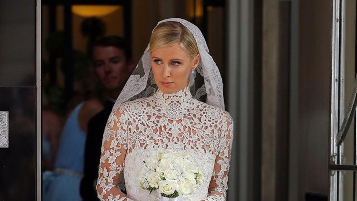 Nicky Hilton saliendo del hotel londinense en el que se hospedaba antes de su boda