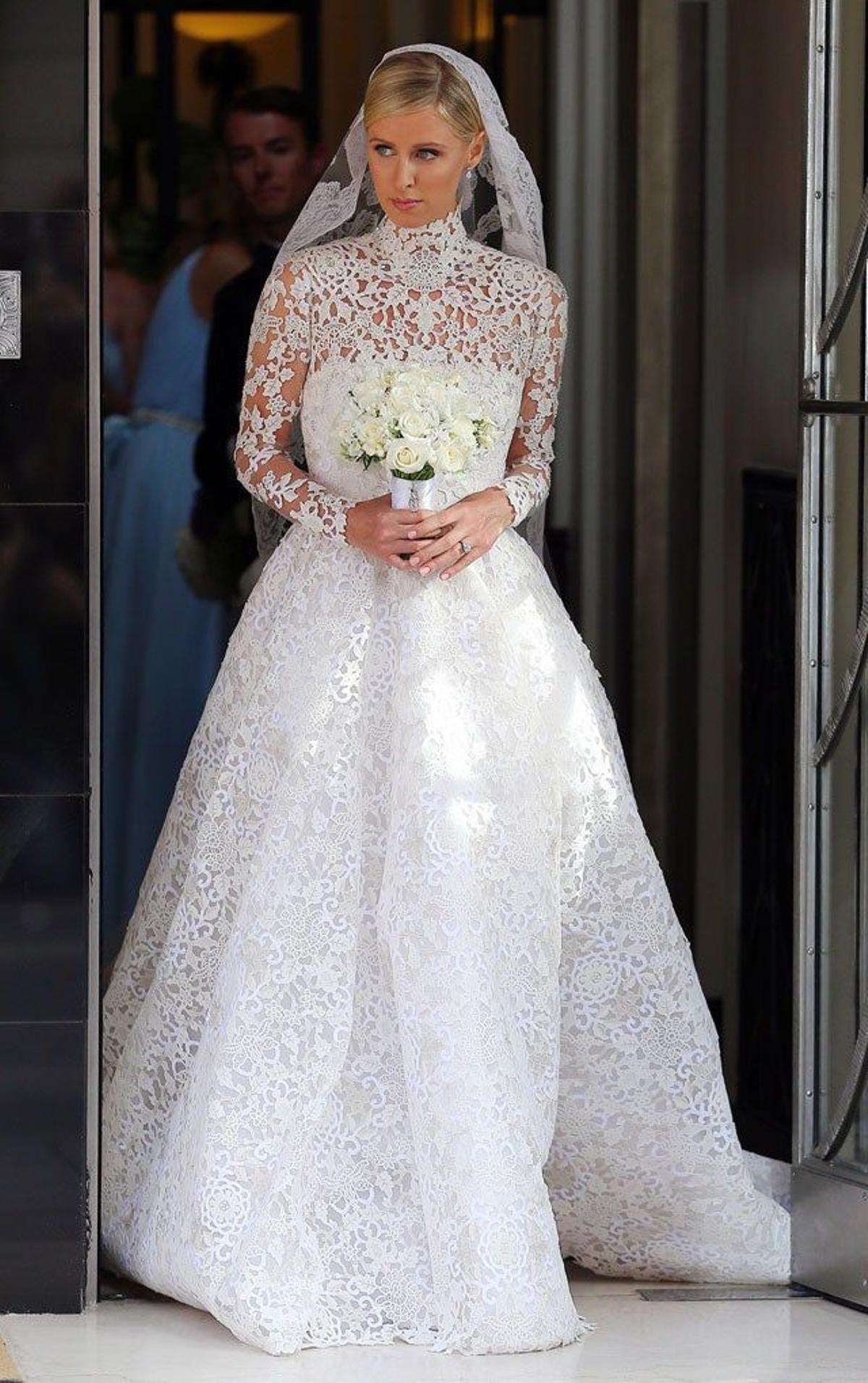 Nicky Hilton saliendo del hotel londinense en el que se hospedaba antes de su boda