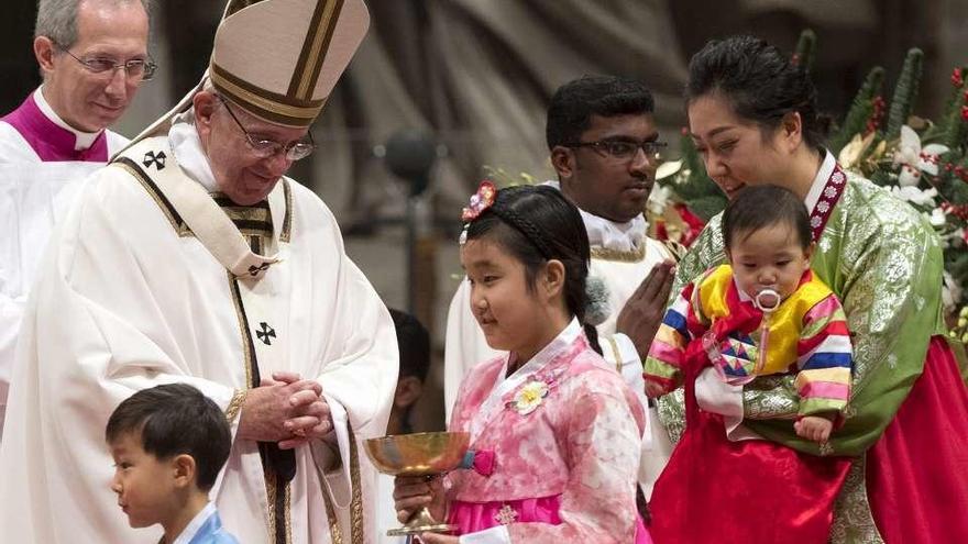 El Papa Francisco, ayer en la misa de Navidad. // C. Peri