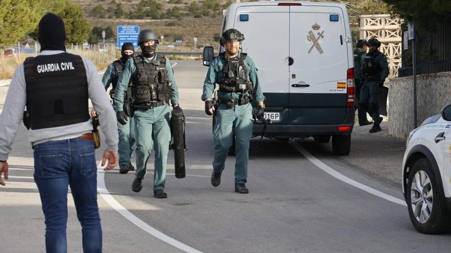 Tiroteo en Alicante: un hombre se atrinchera con una escopeta en un chalet de El Moralet y deja heridos a cinco guardias civiles