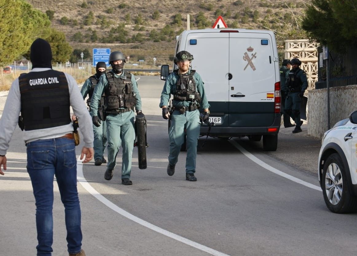 Tiroteo en Alicante: un hombre se atrinchera con una escopeta en un chalet de el Moralet y deja heridos a cinco guardias civiles