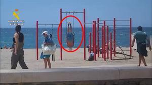 Detenido un fugitivo escocés cuando practicaba calistenia en una playa de Nerja, Málaga