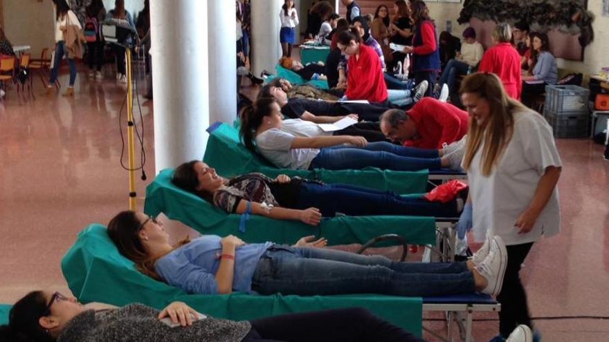 Un millar de universitarios de Alicante donan sangre en dos días