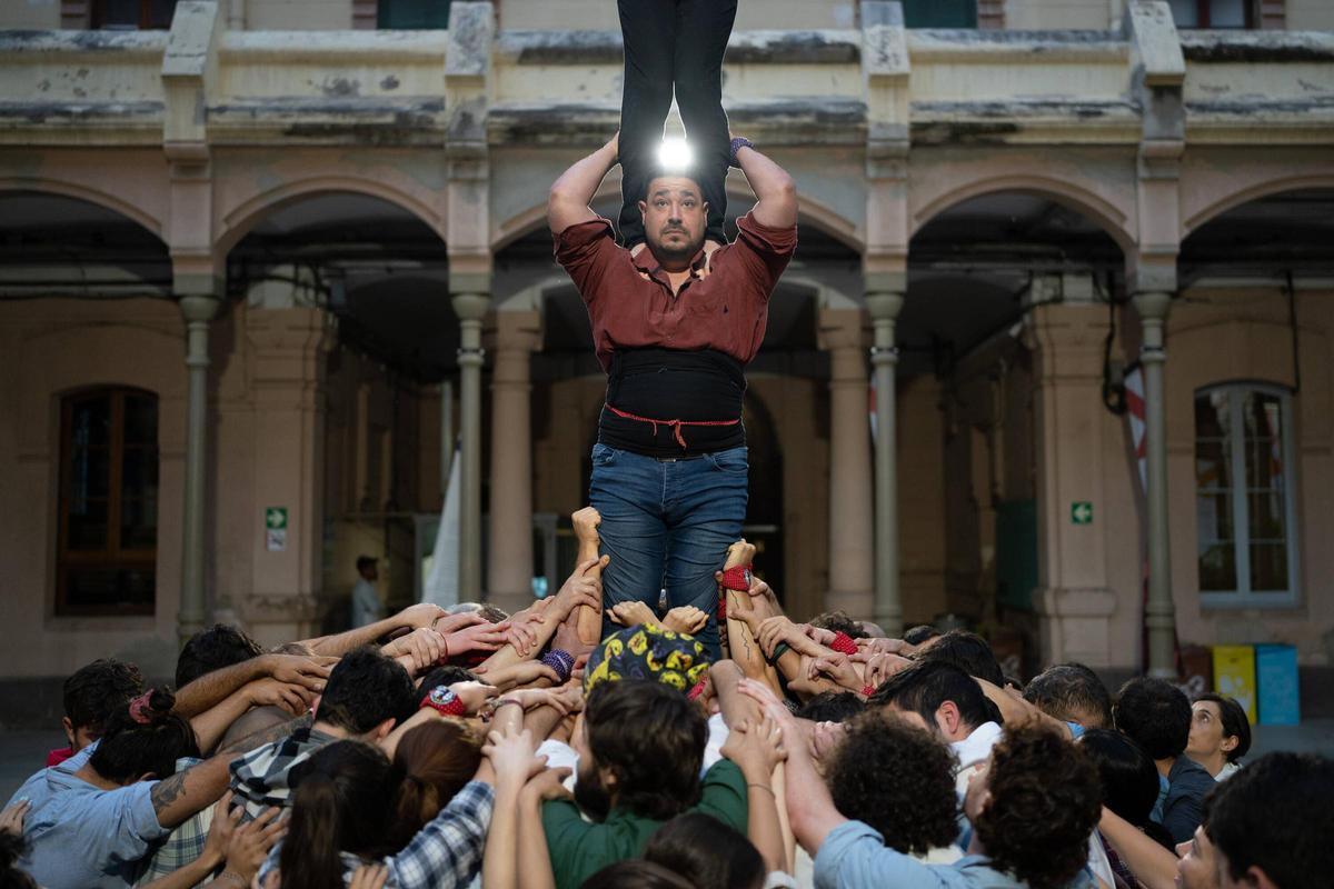 Esquerdats, la colla castellera que ensaya en la Modelo