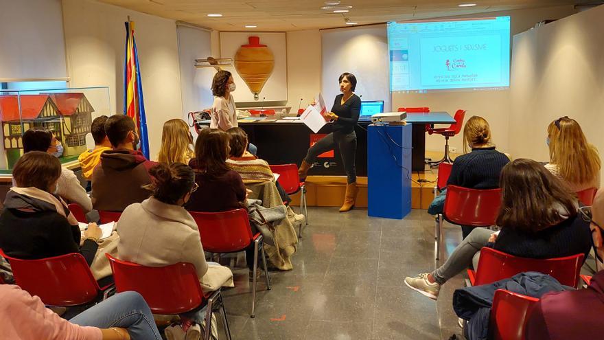 El Museu del Joguet i el Centre de Formació Professional posen en marxa un projecte sobre joguets i gènere